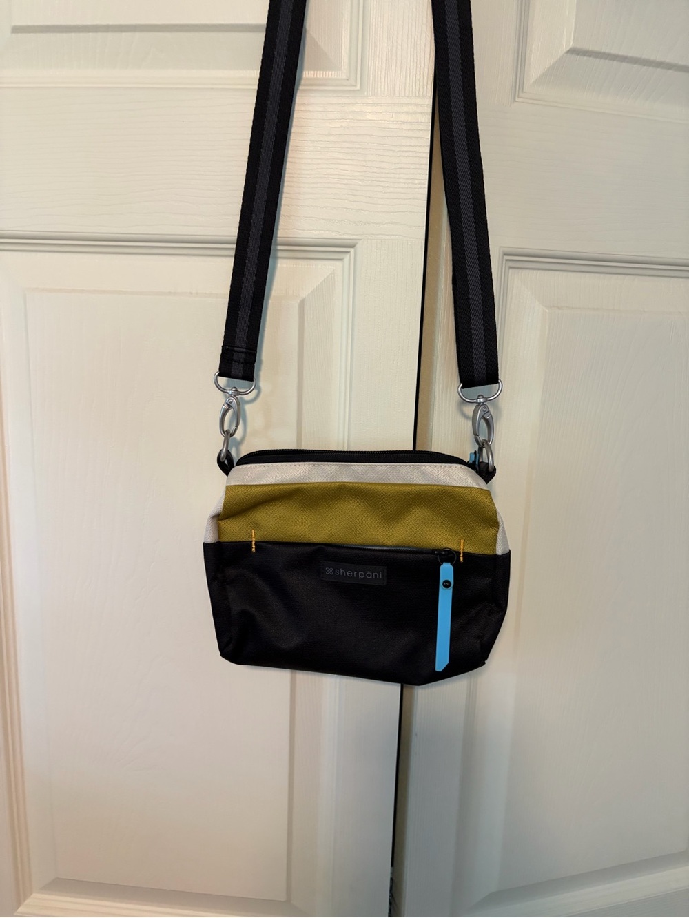 Sherpani Skye Mini Crossbody bag